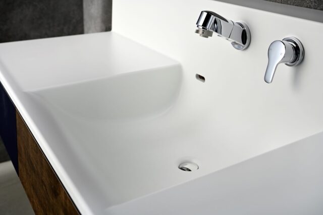 DH vanity with frangless drain