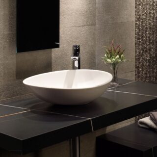 Chậu rửa mặt đá đặt bàn cao cấp EG3550 trong không gian phòng tắm sang trọng