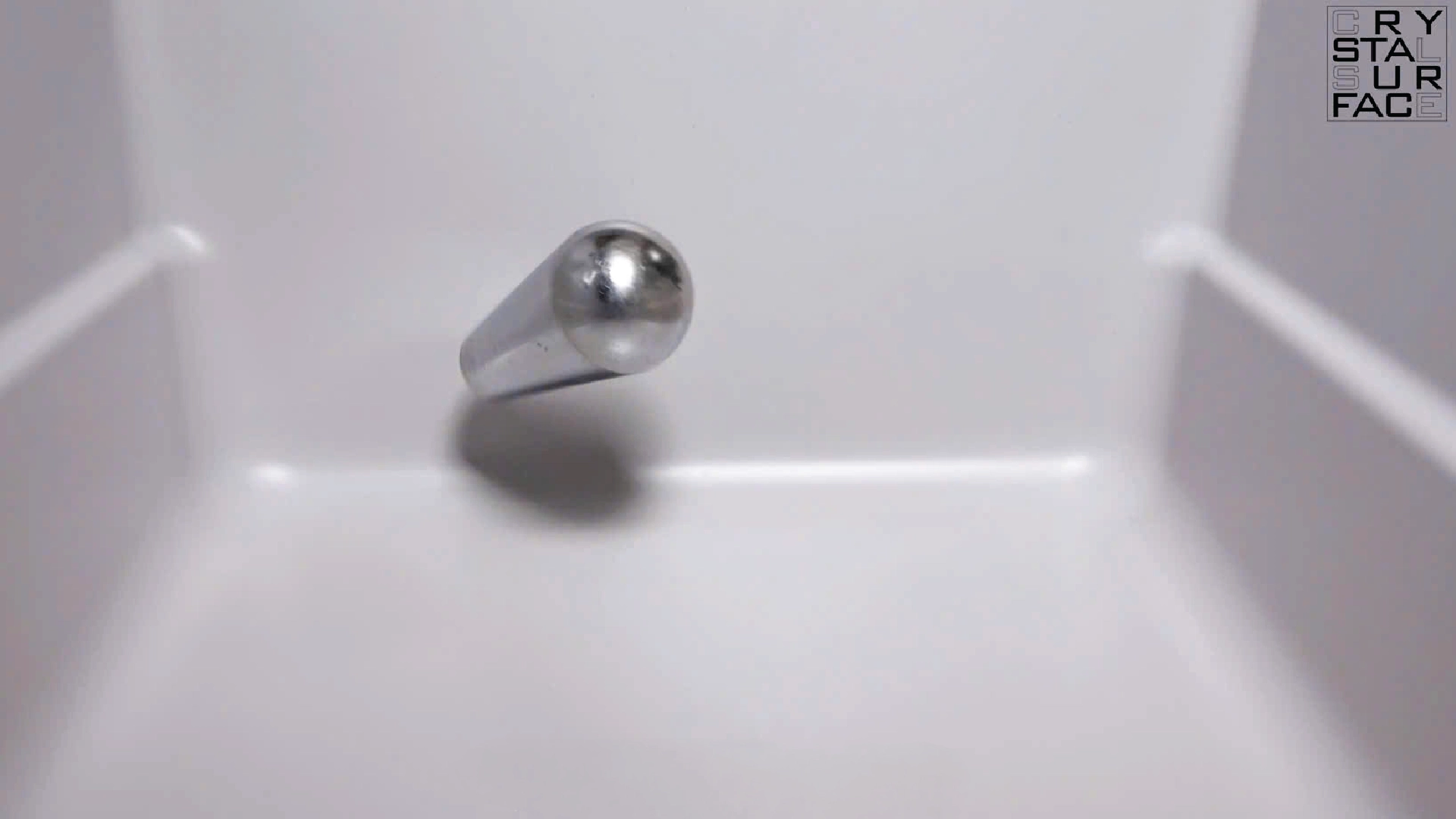  Khả năng chống va đập của chậu rửa chén đá Yoshimoto khi thả quả cầu sắt nặng 1kg