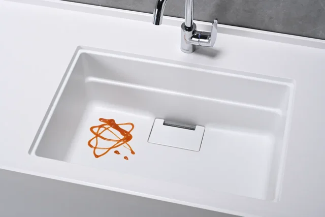 Gia vị trong nhà bếp không làm khó chậu rửa chén đá Crystal Surface