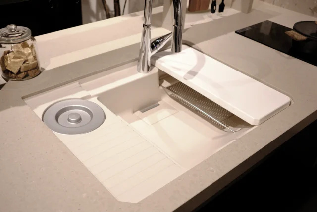 Phụ kiện chậu rửa chén Yoshimoto HS820, nắp thùng rác