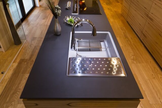Mặt bếp đảo sử dụng đá Ultra Surface®
