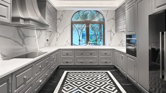 Bếp phong cách cổ điển với chậu rửa chén đán Yoshimoto HS950 màu trắng