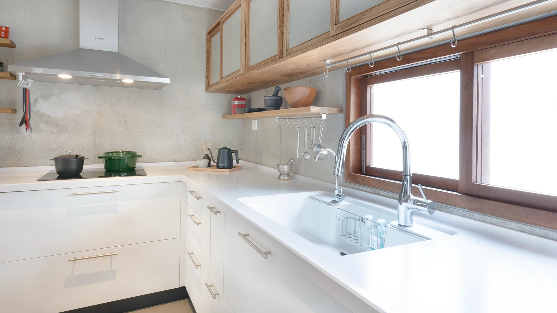 Mặt đá bếp BMC của Yoshimoto Global trong một dự án tại Việt Nam