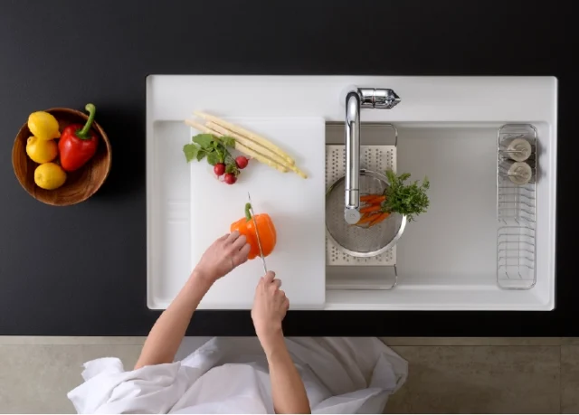 Bồn rửa chén thông minh tích hợp phụ kiện – tối ưu công việc bếp