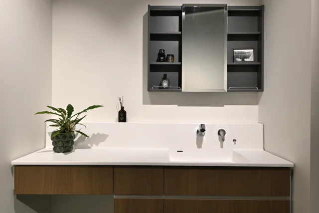 Lavabo liền khối lưng cao, lệch tâm, của Yoshimoto, mã SIERRA