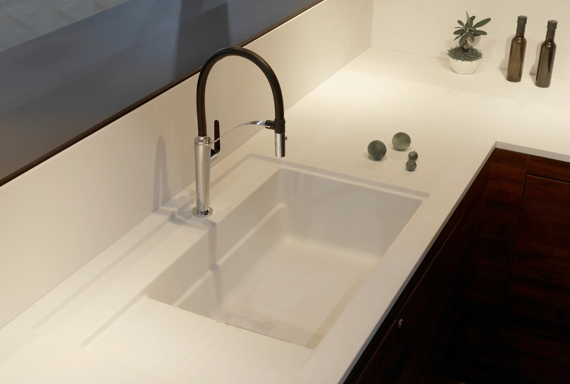 Mặt bếp ULTRA SURFACE màu trắng chống ố tuyệt đối