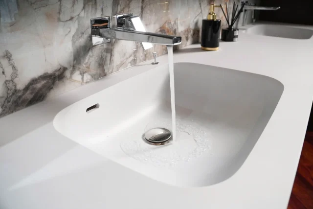 Chậu rửa mặt âm bàn UR3854 trong một dự án tại Hà Nam