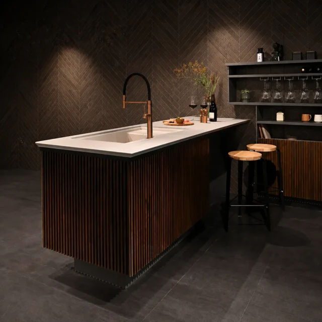 Bếp bán đảo Marine Edge vật liệu Crea Surface