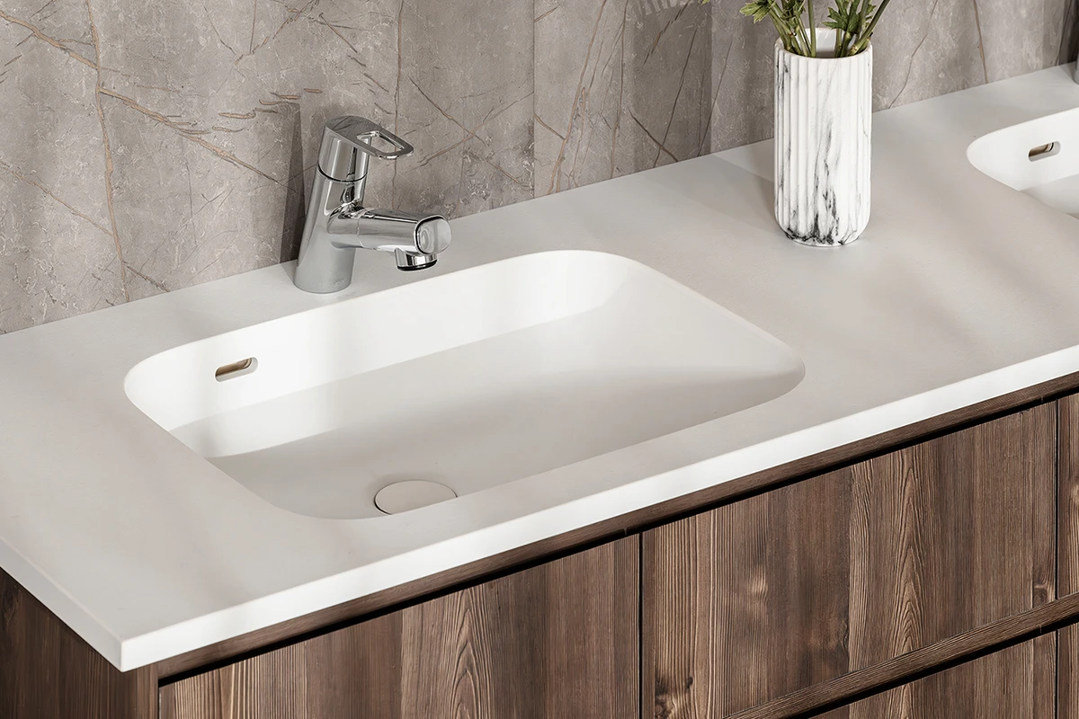 Chậu rửa mặt đá cẩm thạch nhân tạo BMC Yoshimoto trên mặt kệ phòng tắm hiện đại, bề mặt trắng mịn